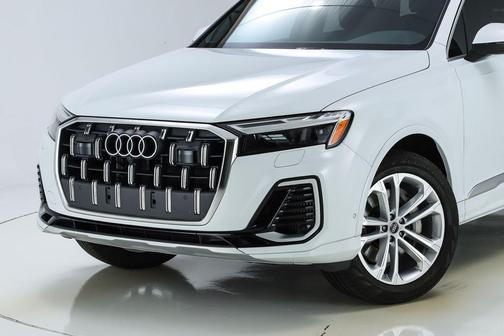 2025 Audi Q7 55 Premium Plus