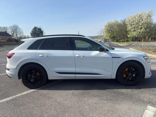 2023 Audi e-tron Prestige