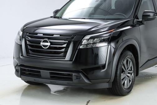 Black 2023 Nissan Pathfinder SV