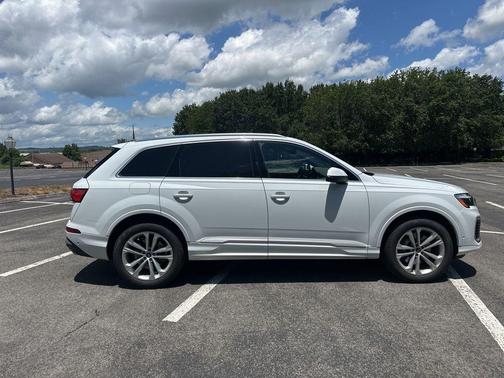 2025 Audi Q7 55 Premium Plus