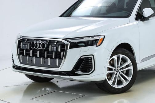 2025 Audi Q7 55 Premium Plus