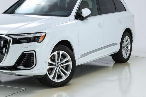 2025 Audi Q7 55 Premium Plus