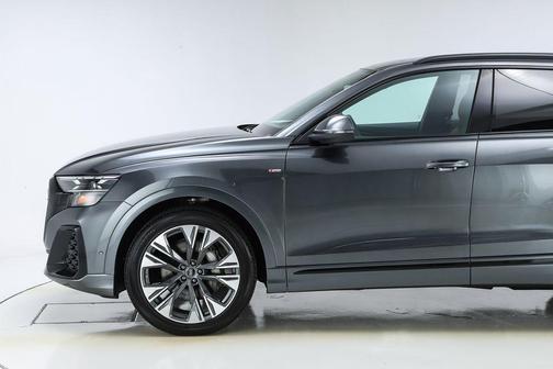 2025 Audi Q8 55 Premium