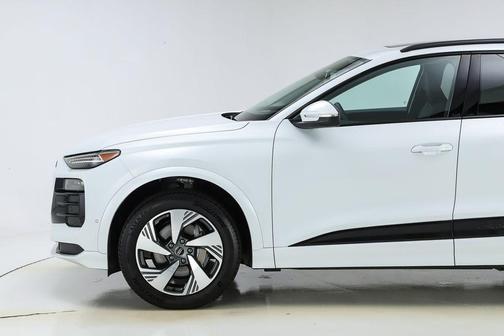 2025 Audi Q6 e-tron Premium
