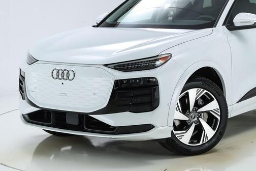 2025 Audi Q6 e-tron Premium