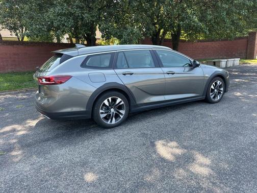 2018 Buick Regal TourX Essence