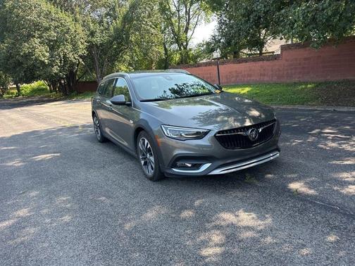 2018 Buick Regal TourX Essence