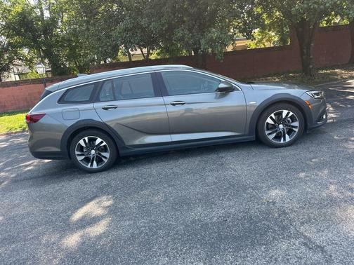 2018 Buick Regal TourX Essence