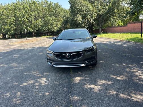 2018 Buick Regal TourX Essence