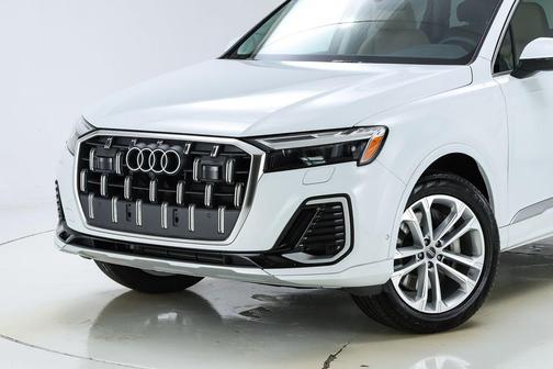 2025 Audi Q7 45 Premium