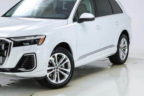 2025 Audi Q7 45 Premium