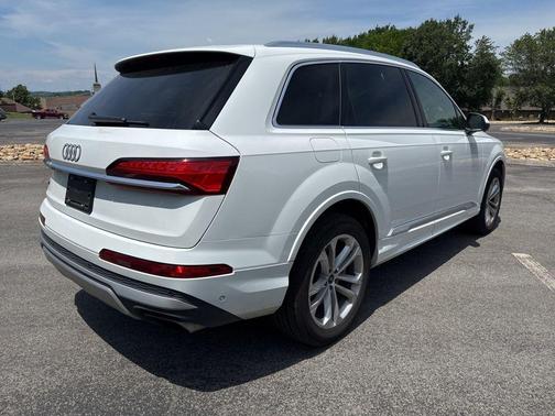 Carrara White 2025 Audi Q7 55 Premium Plus