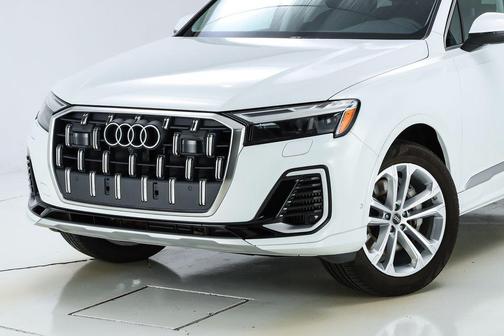 Carrara White 2025 Audi Q7 55 Premium Plus