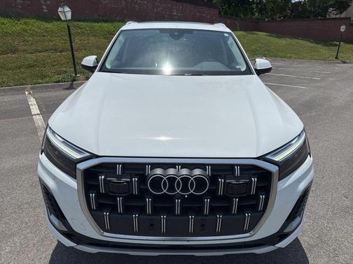 Carrara White 2025 Audi Q7 55 Premium Plus