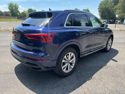Navarra Blue Metallic 2023 Audi Q3 45 S line Premium