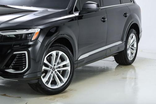 2025 Audi Q7 55 Premium