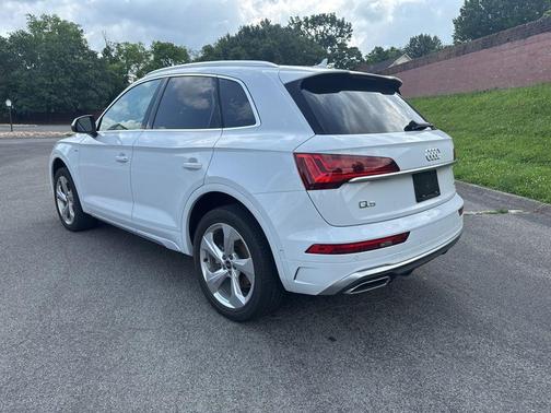 Glacier White Metallic 2023 Audi Q5 45 S line Prestige