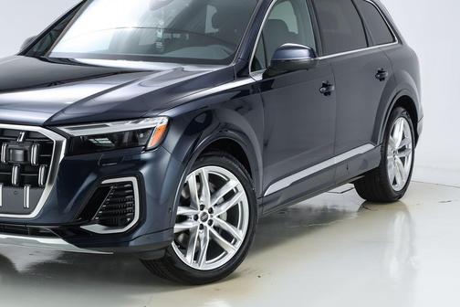2025 Audi Q7 55 Premium Plus