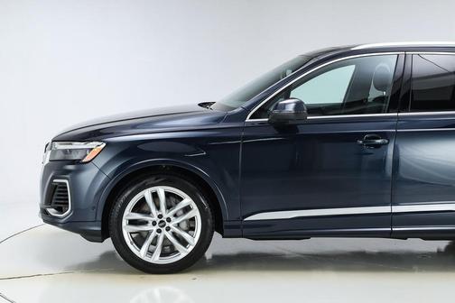 2025 Audi Q7 55 Premium Plus