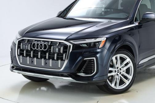 2025 Audi Q7 55 Premium Plus