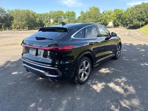 Mythos Black Metallic 2025 Audi Q5 Sportback 2.0T Premium