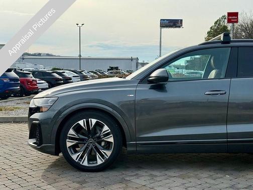 2025 Audi Q8 55 Premium
