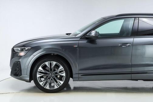 2025 Audi Q8 55 Premium