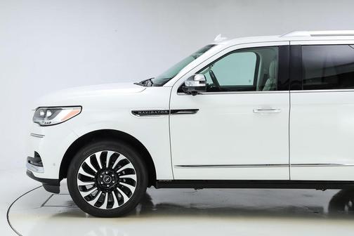 2022 Lincoln Navigator Black Label