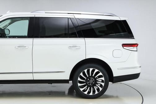 2022 Lincoln Navigator Black Label
