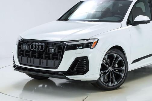 2025 Audi Q7 55 Premium Plus
