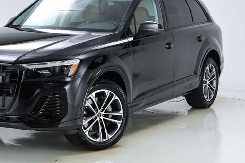 2025 Audi Q7 45 Premium Plus