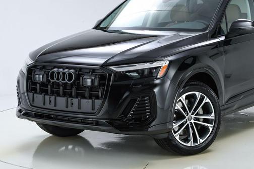 2025 Audi Q7 45 Premium Plus