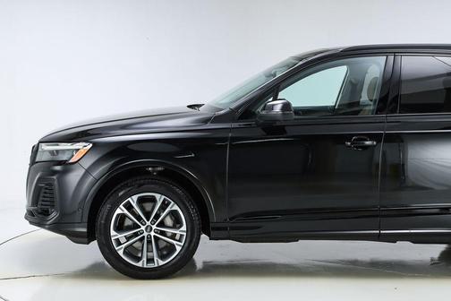 2025 Audi Q7 45 Premium Plus