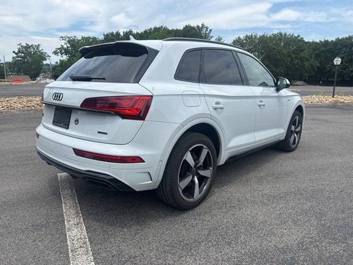 Glacier White Metallic 2023 Audi Q5 45 S line Prestige