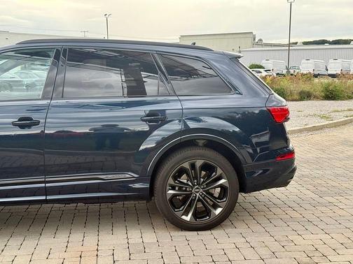 2025 Audi Q7 55 Premium Plus