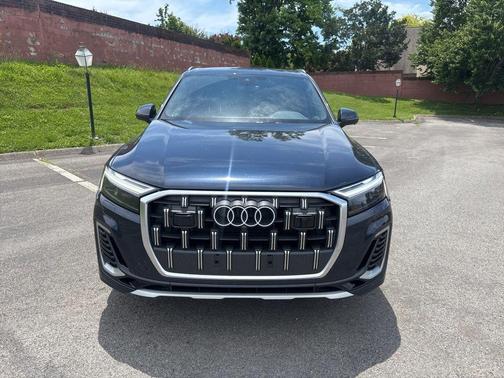 Waitomo Blue Metallic 2025 Audi Q7 55 Premium Plus