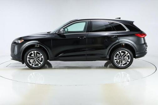 Mythos Black Metallic 2026 Audi Q5