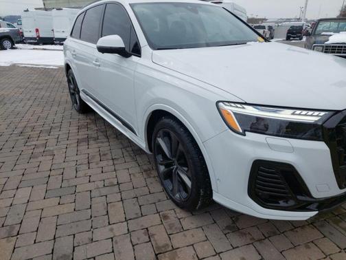 2025 Audi Q7 55 Prestige