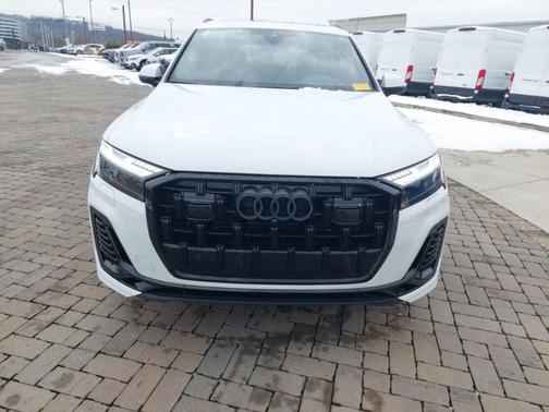 2025 Audi Q7 55 Prestige