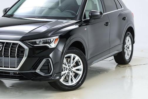 Mythos Black Metallic 2025 Audi Q3 45 S line Premium