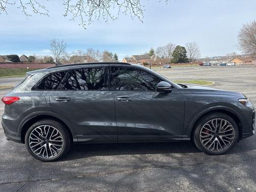 2025 Audi SQ5 3.0T quattro Premium