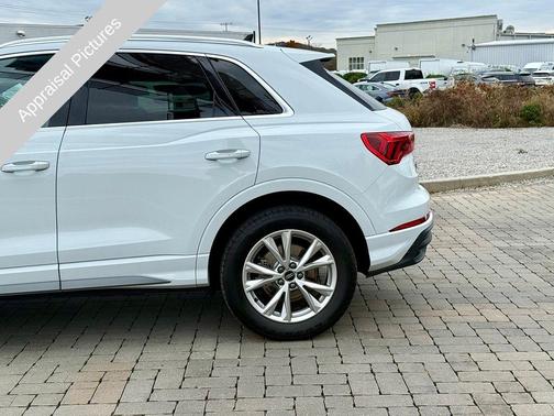2024 Audi Q3 45 S line Premium