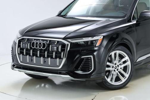 2025 Audi Q7 55 Premium Plus