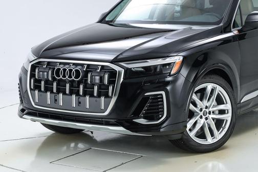 2025 Audi Q7 55 Premium Plus