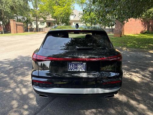 Mythos Black Metallic 2025 Audi Q5 2.0T quattro Premium