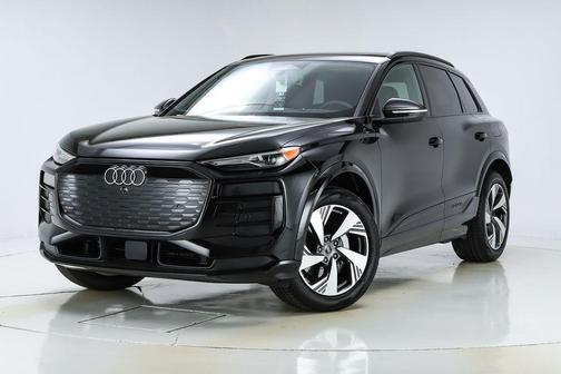 Mythos Black Metallic 2025 Audi Q6 e-tron Premium