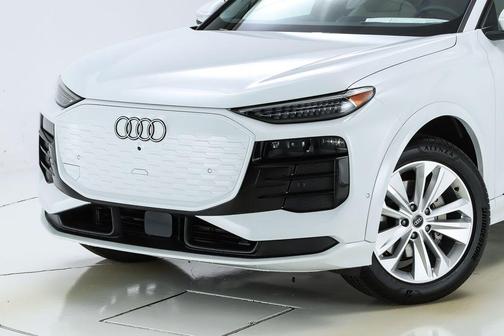 2025 Audi Q6 e-tron Premium