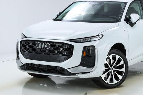 Glacier White Metallic 2026 Audi Q3 S line