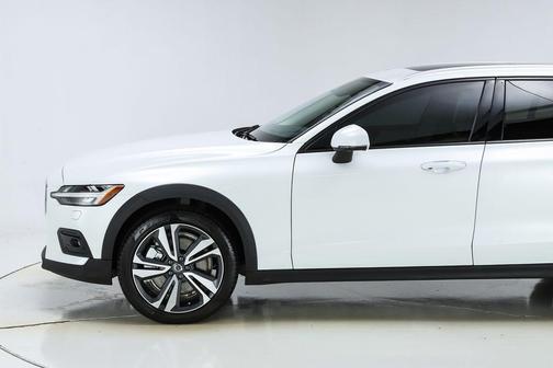 2026 Volvo V60 Cross Country B5 Plus