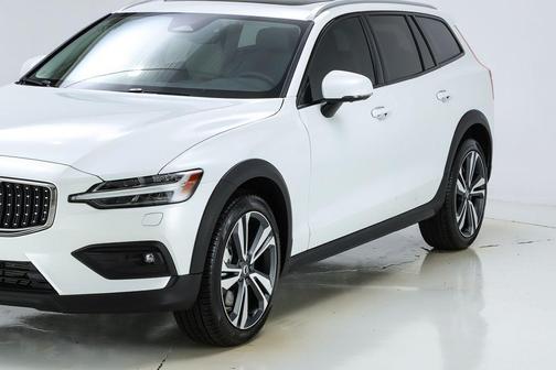 2026 Volvo V60 Cross Country B5 Plus